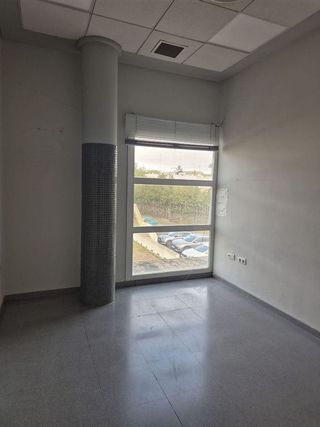 Edificio en alquiler en Centro en Tomares