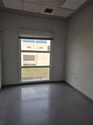 Edificio en alquiler en Centro en Tomares