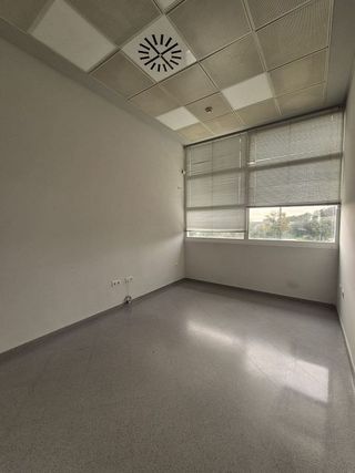 Edificio en alquiler en Centro en Tomares