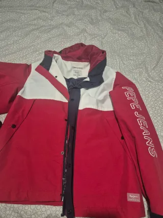 Cazadora Pepe Jeans Roja y Blanca