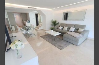 Ático en alquiler en Puerto Banús en Marbella