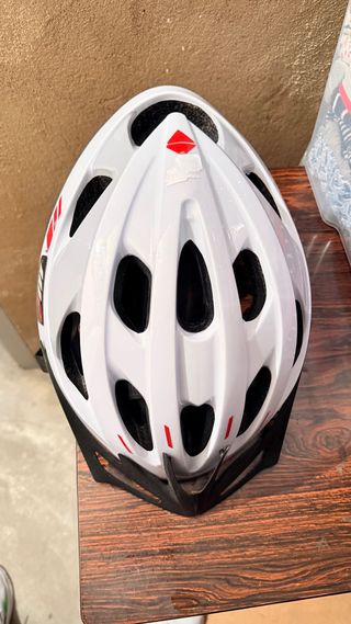 Casco de ciclismo blanco
