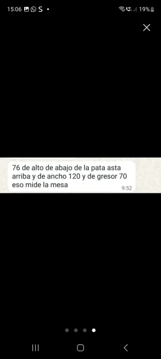 Mesa maciza y 4 sillas