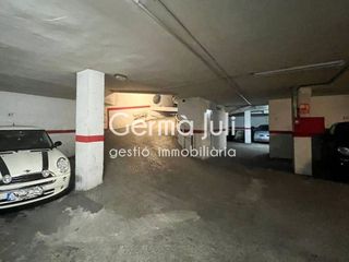 Garaje en venta en Centre en Badalona
