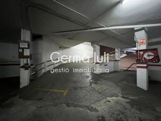 Garaje en venta en Centre en Badalona