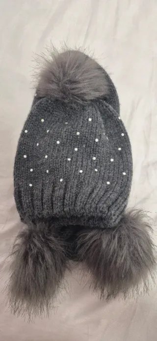 Gorro y bufanda Zara gris con pedrería