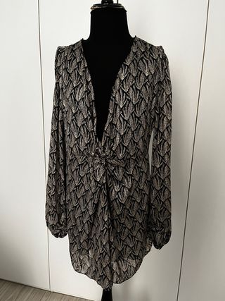 Vestido estampado plateado y negro