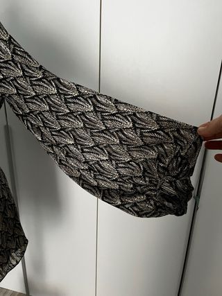 Vestido estampado plateado y negro