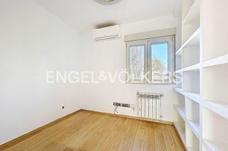 Piso en alquiler en Mirasierra en Madrid