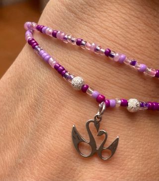 Pulsera artesanal cisne doble morada