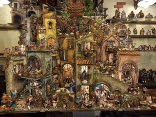 Presepi,pastori,statue e diorami lavorati a mano