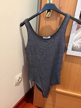 Body con brillos gris y plateado