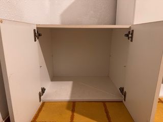 Mobiliario de cocina rojo y blanco