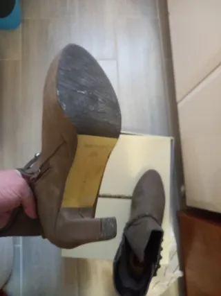 Stivaletti donna marroni con borchie