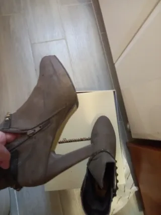 Stivaletti donna marroni con borchie