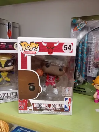Funko Pop Wolverine y Michael Jordan