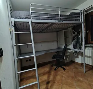 Letto a soppalco Ikea con scrivania