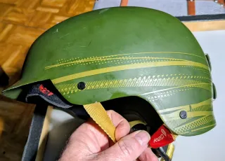 Casco de esquí verde