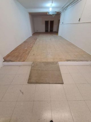 Local comercial en venta en Montigalà -Sant Crist en Badalona