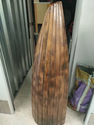 Estantería de madera estilo barca