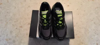 Zapatillas Adidas Negras y Verdes