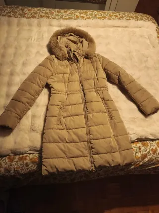 Plumas mujer/niña beige con capucha