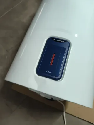 Termo eléctrico Ariston Lydos R 100L