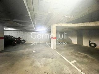 Garaje en venta en La Morera en Badalona