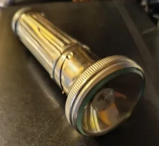 Linterna antigua de bolsillo