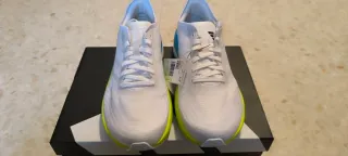 Zapatillas deportivas blancas