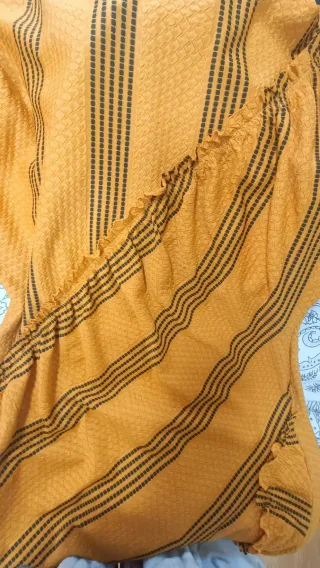 Vestido largo mostaza con rayas