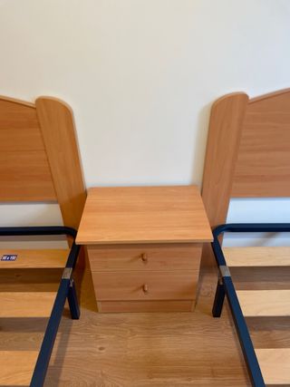 Camas 90x190 y mesita de noche