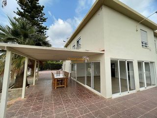 Chalet en venta en Peña de las Águilas en Elche