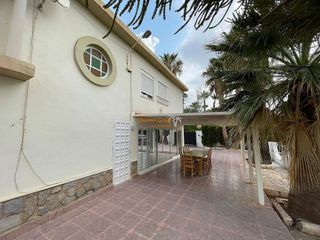 Chalet en venta en Peña de las Águilas en Elche