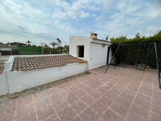 Chalet en venta en Peña de las Águilas en Elche
