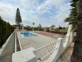 Chalet en venta en Peña de las Águilas en Elche