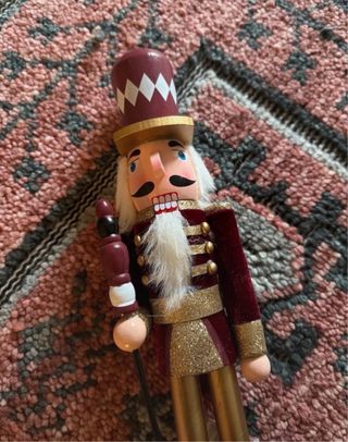 Schiaccianoci in legno decorativo