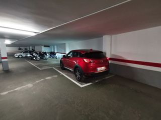 Garaje en venta en Centre en Badalona