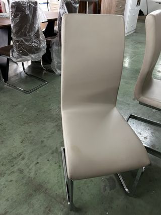 Mesa comedor extensible moderna y 4 sillas