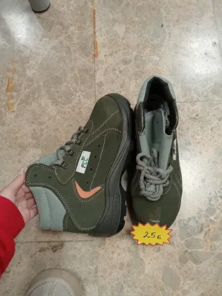 Zapatillas de trabajo verdes y grises