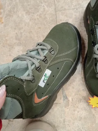 Zapatillas de trabajo verdes y grises