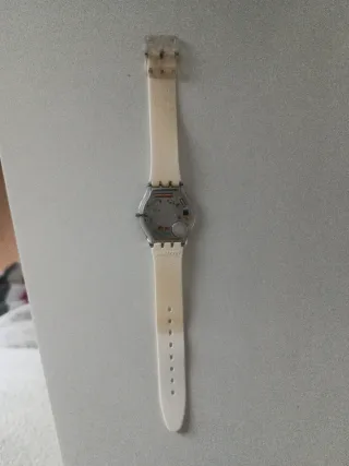Reloj Swatch Blanco Rosa y Turquesa. No funciona.