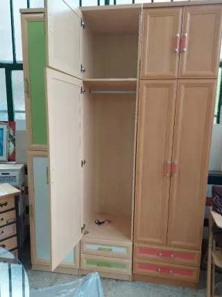 Armario modular colores madera y verde