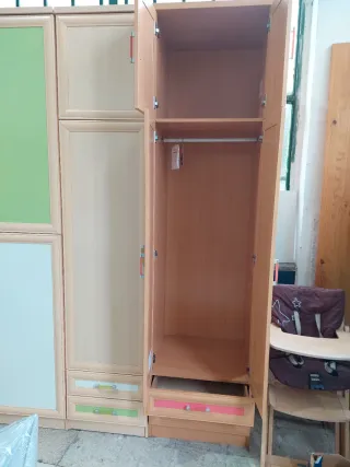 Armario modular colores madera y verde