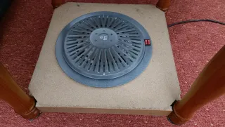 Mesa redonda de pino con cristal,y tarima brasero