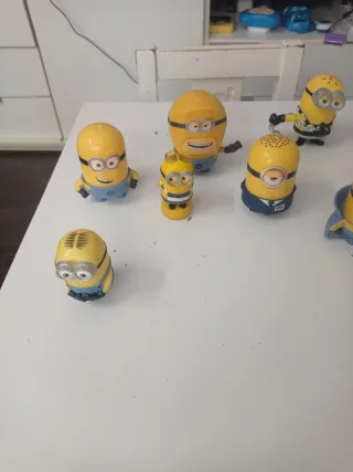 Muñecos Minions ( 5 euros todo )