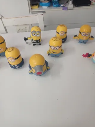 Muñecos Minions ( 5 euros todo )