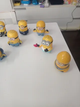 Muñecos Minions ( 5 euros todo )