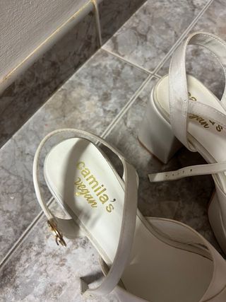 Zapatos de tacón Camila's blancos