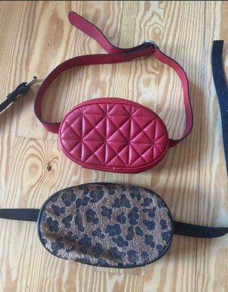 Riñoneras mujer rojo y estampado animal